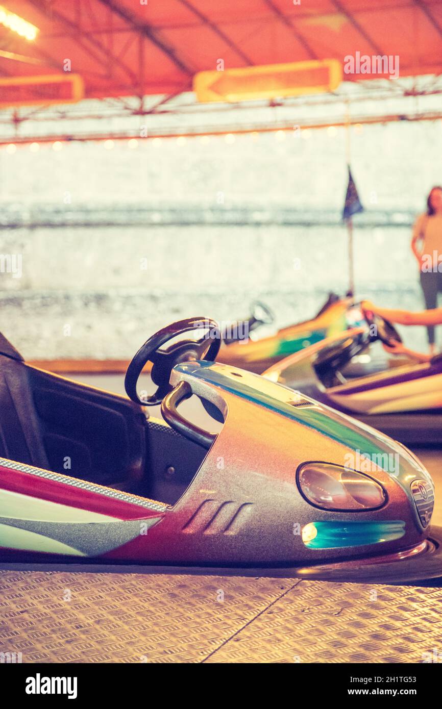 Bunte elektrische Stoßstange Auto in autodrom, Oktoberfest Stockfoto