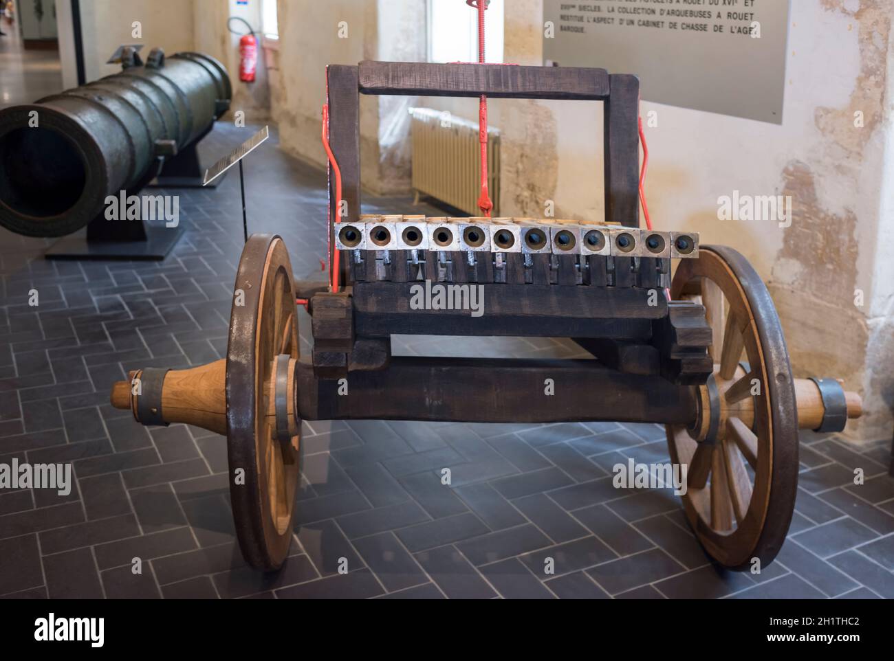 Paris; Frankreich - 02. Mai; 2017: Zwölf Ladekanonen aus der zweiten Hälfte des 16. Jahrhunderts. Museum von Orsay Stockfoto