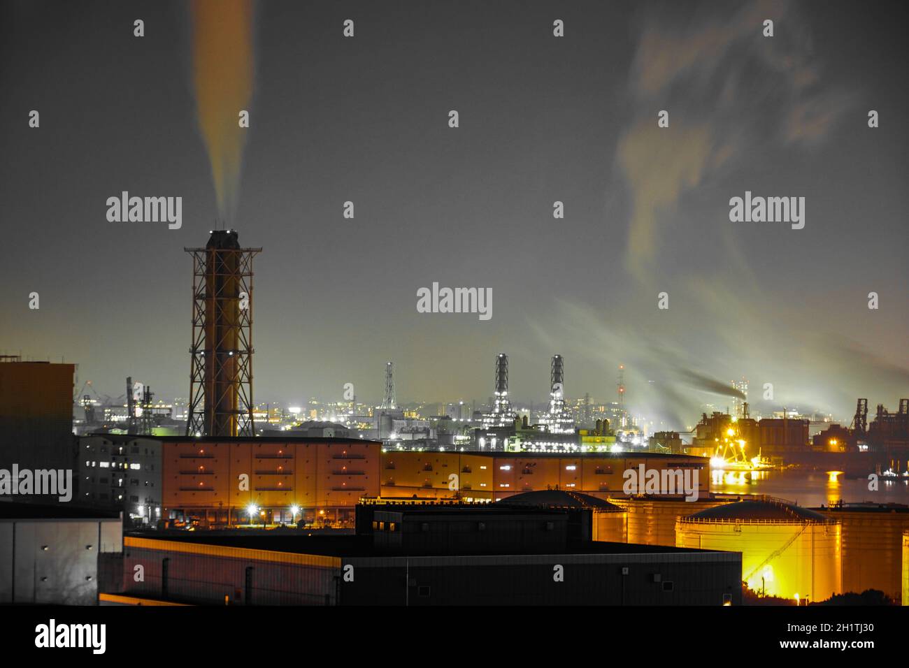 Keihin Industriegebiet, das von der Kawasaki Marien (Kawasaki City, Präfektur Kanagawa) aus zu sehen ist. Drehort: Yokohama-Stadt kanagawa prefe Stockfoto