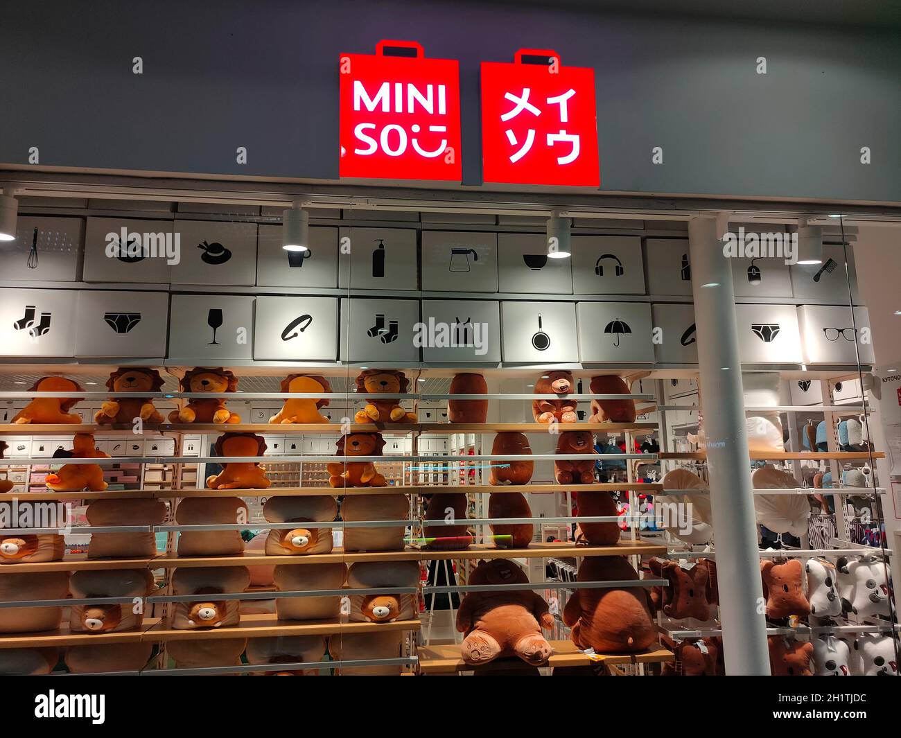 Kiyv, Ukraine - 30. August 2020: Kaufen Sie MINISO am 30. August 2020 im Einkaufszentrum in Kiyv, Ukraine ein Stockfoto