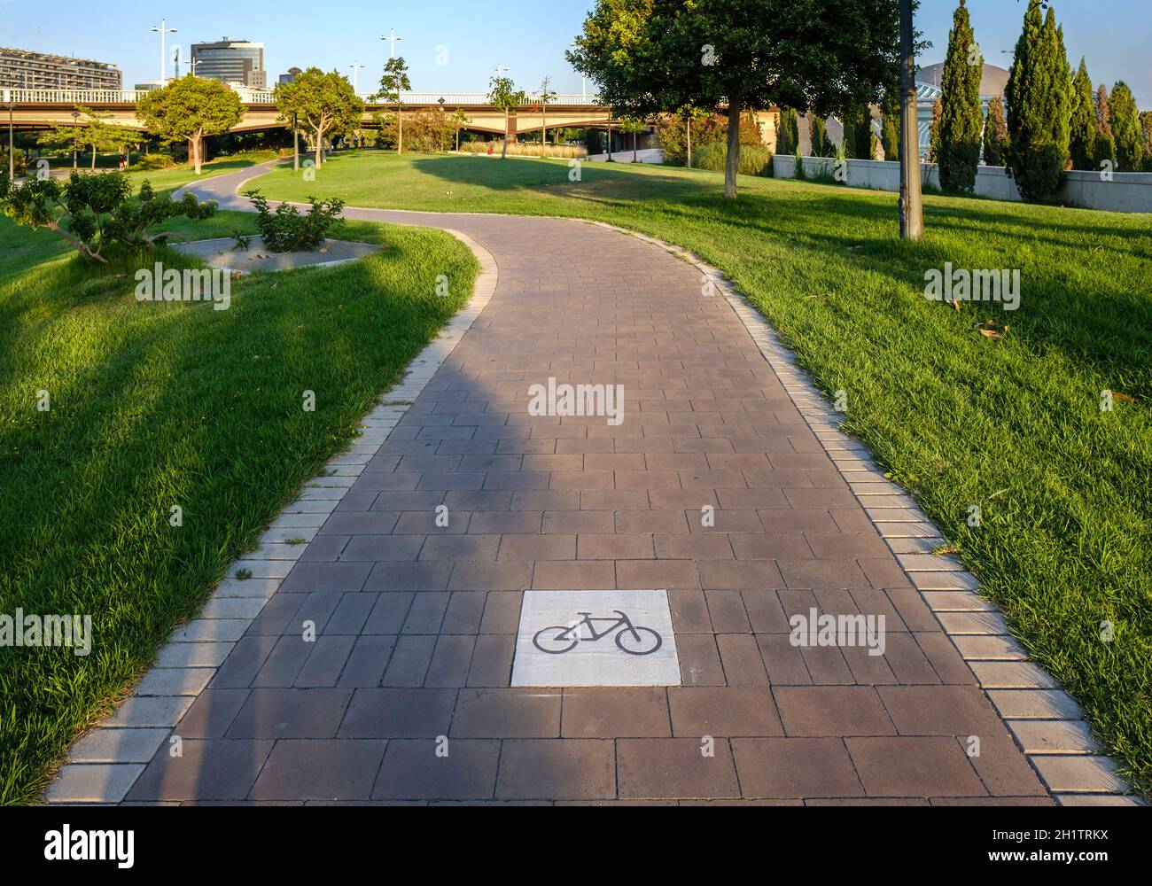 Straßenschild auf dem Radweg, Radweg nur für Radfahrer. Fahrradweg in den Gärten des Flusses Turia Valencia Spanien Stockfoto