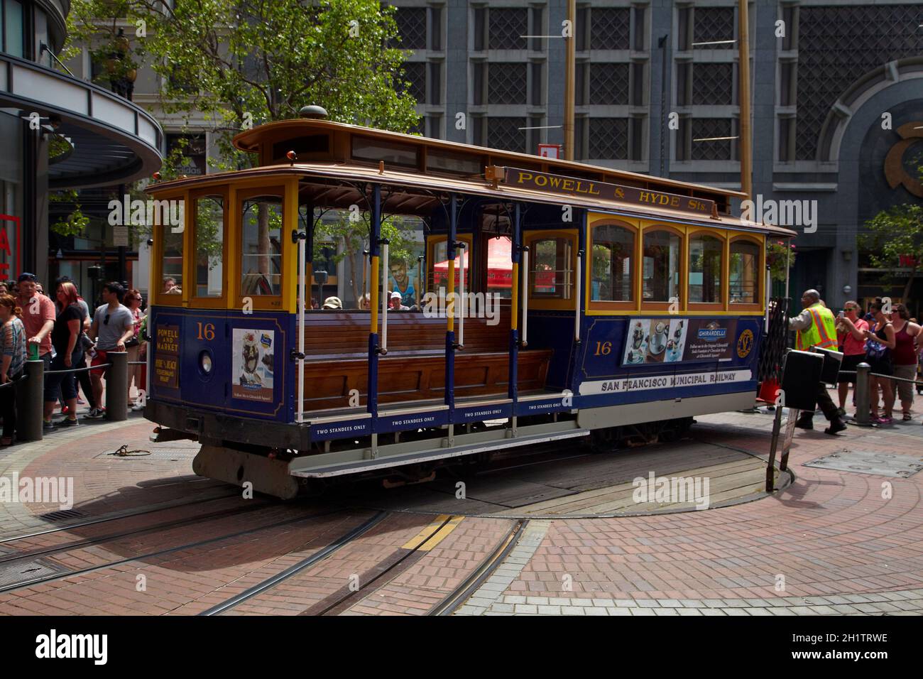 Cable Car auf Plattenspieler, Powell Street, San Francisco, California, USA. Stockfoto