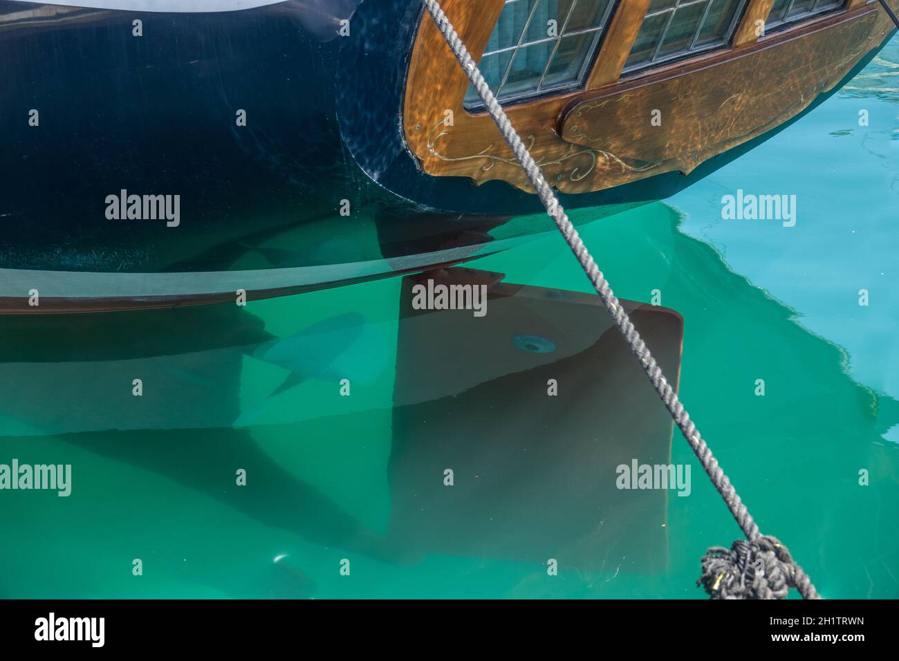 Ruder ist ein Teil des Steuerbootes, das Ruder ist eine primäre Steuerfläche, die zum Steuern verwendet wird Stockfoto