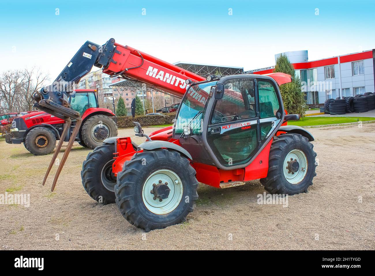 Kiew, Ukraine - 2. August 2020: Manitou Maniscopic Allradantrieb Gabelstapler Traktor. Teleskophandler oder Lader Manitou MLT-X 1035 LT LSU Stockfoto