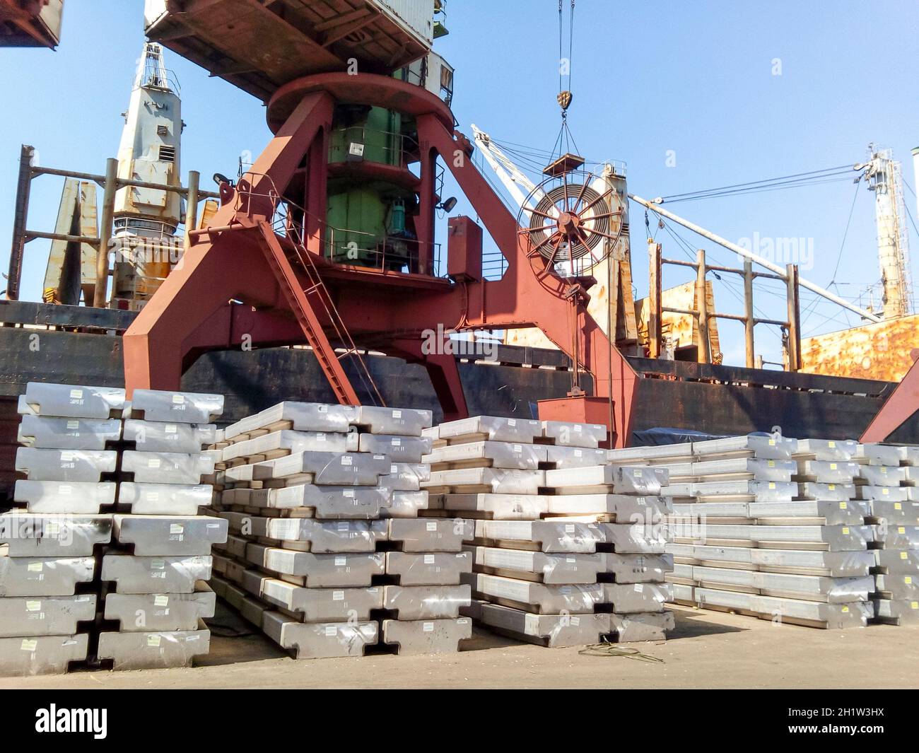 Aluminium Barren. Transport von Aluminium für den Export. Stockfoto