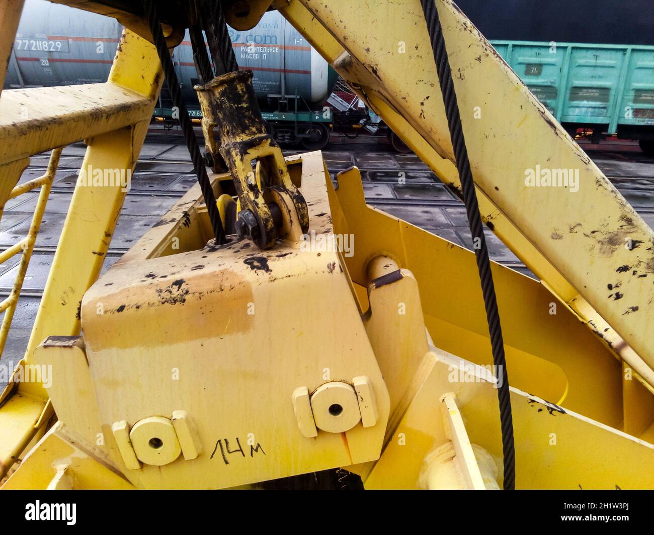 Noworossijsk, Russland - 11. August 2016: Große Schaufeln für Port Lader. Dreglayner, Hydraulische und Kabel-Geräte zum Greifen von losem Material. Stockfoto