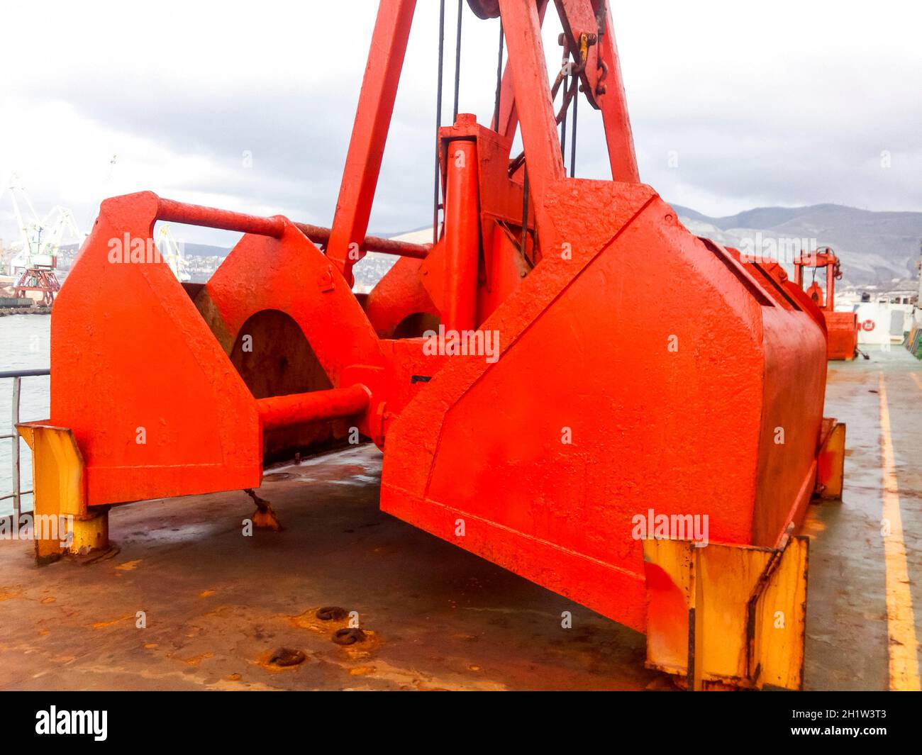 Große Schaufeln für Port Lader. Dreglayner, Hydraulische und Kabel-Geräte zum Greifen von losem Material. Stockfoto