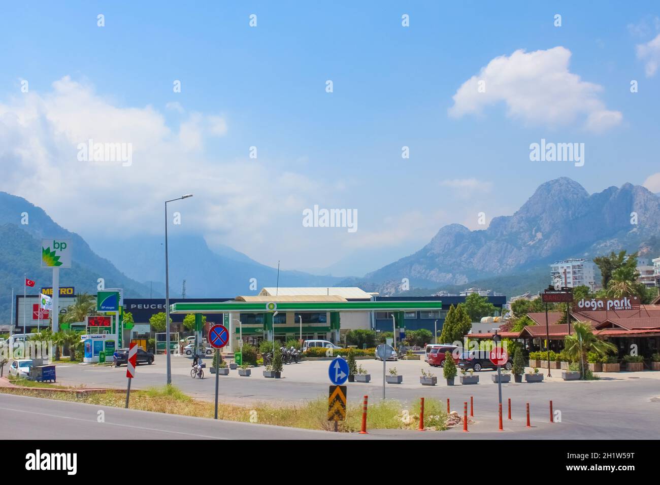 Antalya, Türkei - 11. Mai 2021: Britische Tankstelle in Antalya, Türkei am 11. Mai 2021. British Petroleum ist ein britisches multinationales Öl und Ga Stockfoto