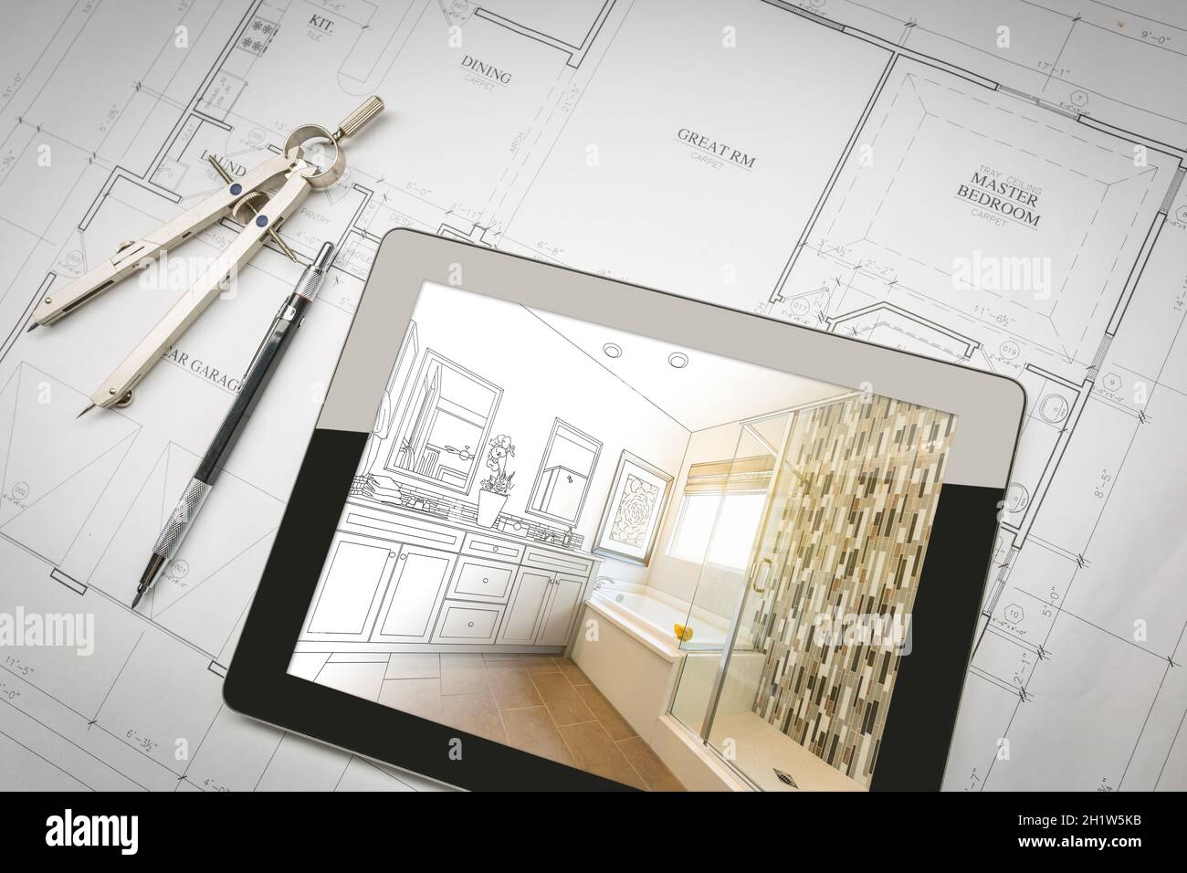 Computer Tablet mit Master Badezimmer Design über Haus plant, Bleistift und  Kompass Stockfotografie - Alamy