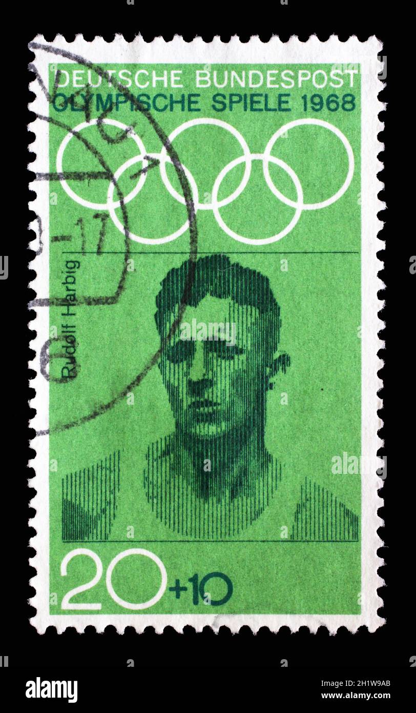 In Deutschland gedruckte Briefmarke mit Porträt von Rudolf Harbig, Mittelstreckenläufer, Olympische Sommerspiele 1968, Spiele der XIX. Olympiade, Mexiko-Stadt, Stockfoto