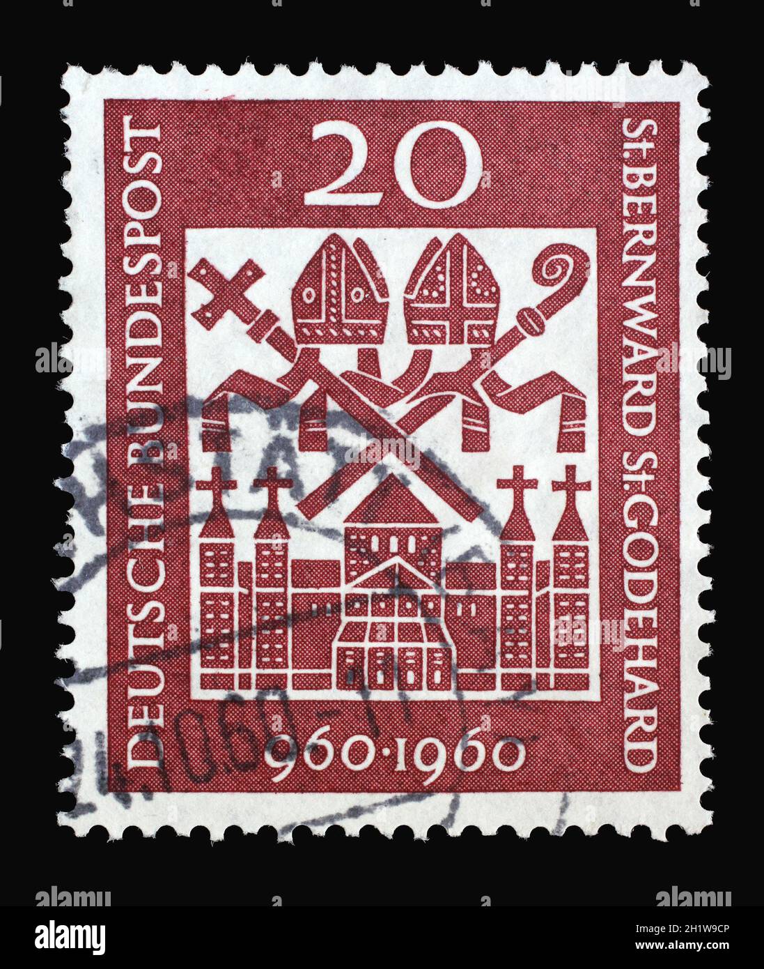 In Deutschland gedruckte Briefmarke mit der Michaelskirche in Hildesheim und der Bischofsinsignien. Jahrtausendfeier der Bischöfe St. Bernward und St. Godehard, Hildes Stockfoto