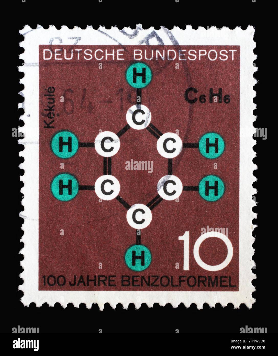 In Deutschland gedruckte Marke mit Fortschritten in Technologie und Wissenschaft: Benzolformel von Friedrich August Kekulé von Stradonitz, um 1964 Stockfoto