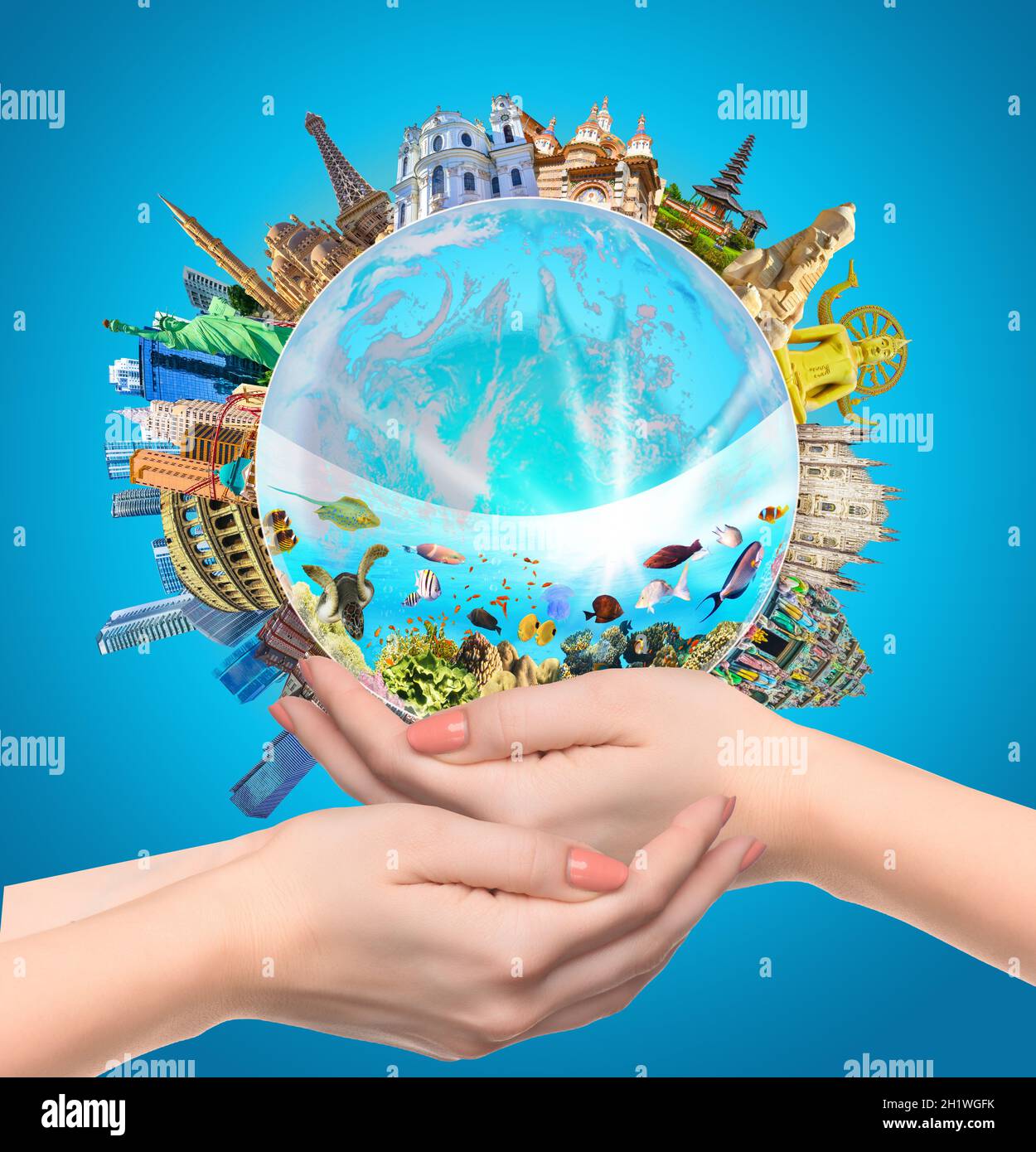 Frau hält Globus an den Händen, Weltreligionen und Architekturdenkmäler - Collage Religionen. Konzeptuelles Bild des Weltmeers. Umweltprot Stockfoto