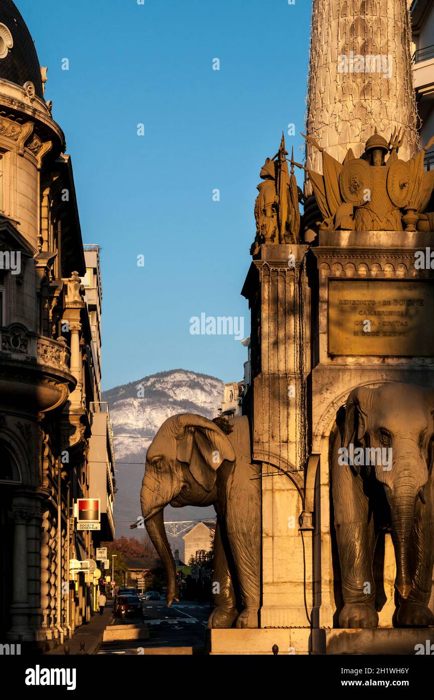 FRANKREICH. SAVOIE (73). CHAMBERY. FONTAINE DES ELEPHANTS, BAPTIZEE ' LES QUATRE-SANS-CUL ' PAR LES HABITANTS Stockfoto