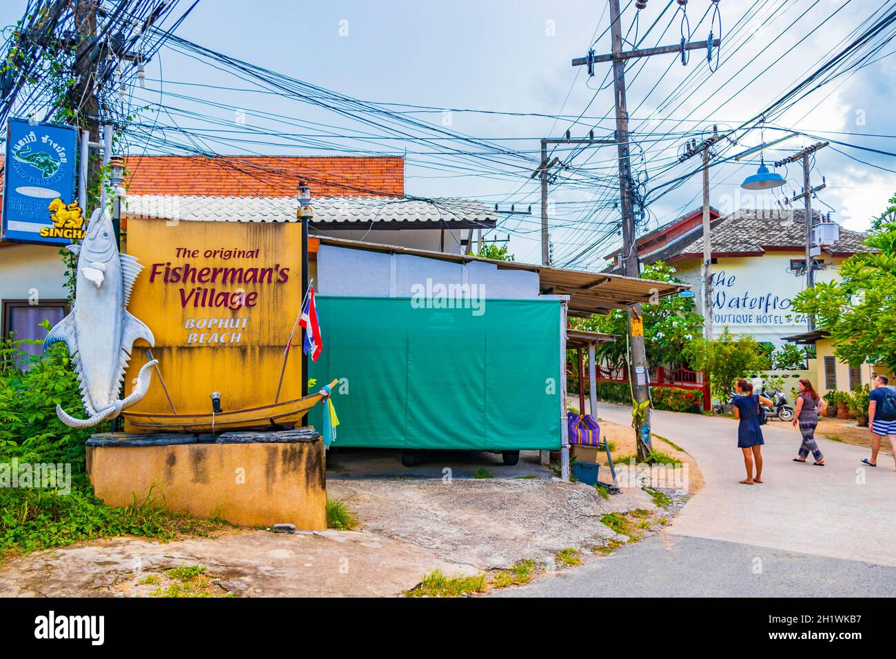 Surat Thani Thailand 25. Mai 2018 Eingang und Straße zum Fischerdorf Bo Phut Koh Samui Insel Thailand. Stockfoto