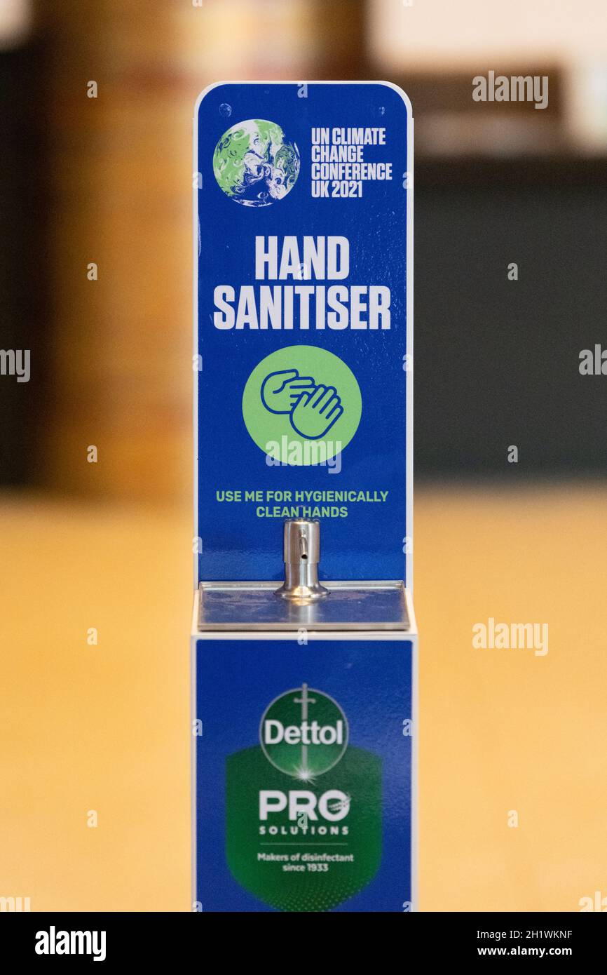 UN Climate Change Conference UK 2021 (COP26) Händedesinfektionsmittel am Hoteleingang in der blauen Zone, Scottish Event Campus (SEC), Glasgow, Schottland Großbritannien Stockfoto