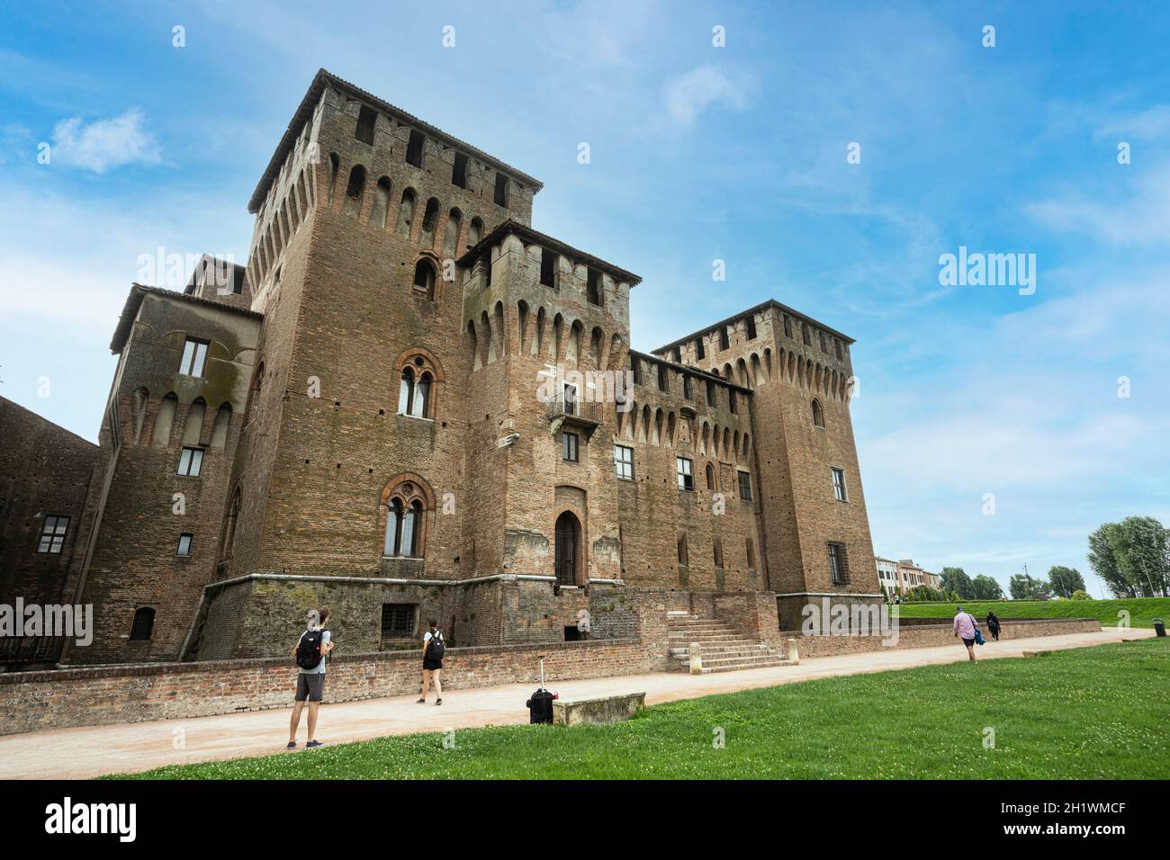 Mantua, Italien. 13. Juli 2021. Panoramablick auf das Schloss von San Giorgio im Stadtzentrum Stockfoto