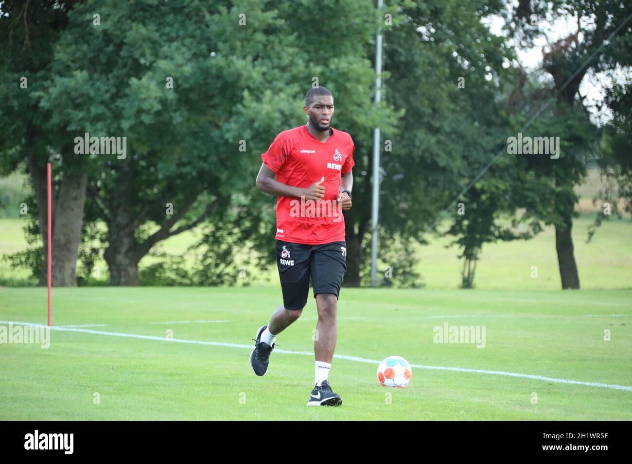 Trainingssteuerung: Modeste Anthony (Köln) Absolute individuelle Trainingszeiten beim Trainingslager 1. FC Köln Donaueschingen 2021 DFL RE Stockfoto