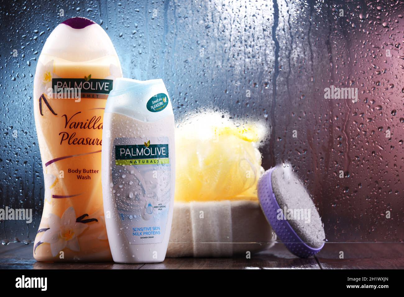 POZNAN, POL - OCT 23, 2020: Produkte von Palmolive, Kosmetikmarke der amerikanischen Firma Colgate-Palmolive. Es wurde 1898 A eingeführt Stockfoto POZNAN, POL - OCT 23, 2020: Produkte von Palmolive, Kosmetikmarke der amerikanischen Firma Colgate-Palmolive. Es wurde 1898 A eingeführt Stockfoto