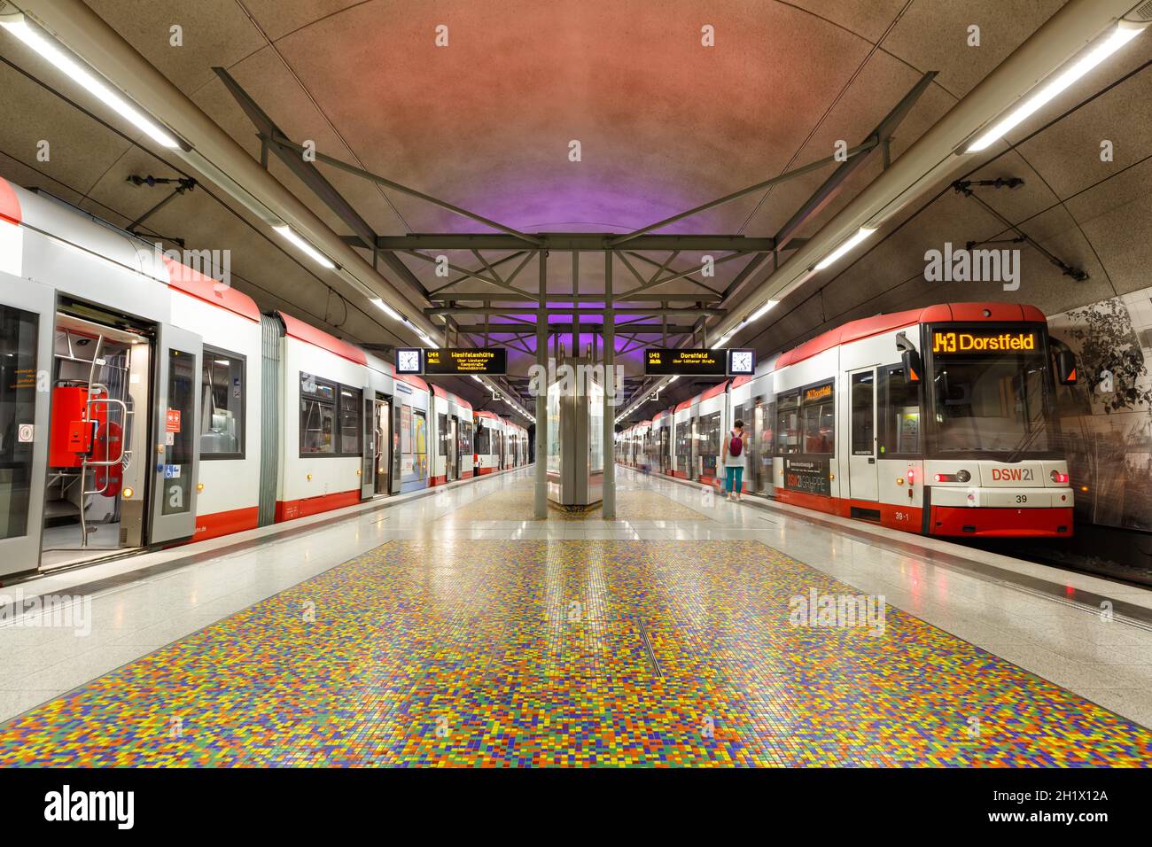 Dortmund, Deutschland - 10. August 2020: Dortmunder Metro Stadtbahn U-Bahn-Station Unionstrasse in Deutschland. Stockfoto