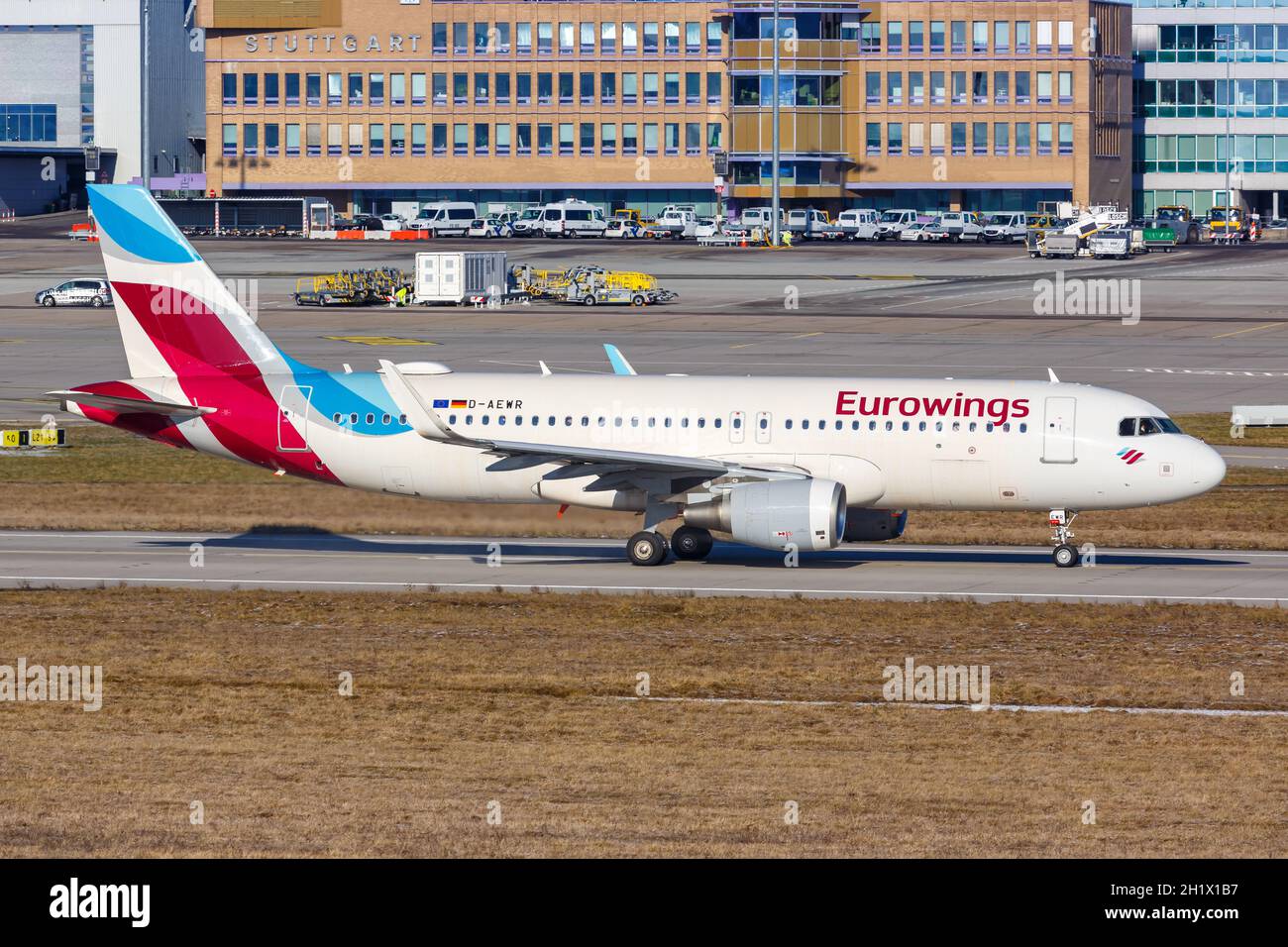 Stuttgart, 15. Januar 2021: Eurowings Airbus A320 am Flughafen Stuttgart (STR) in Deutschland. Airbus ist ein europäischer Flugzeughersteller Stockfoto