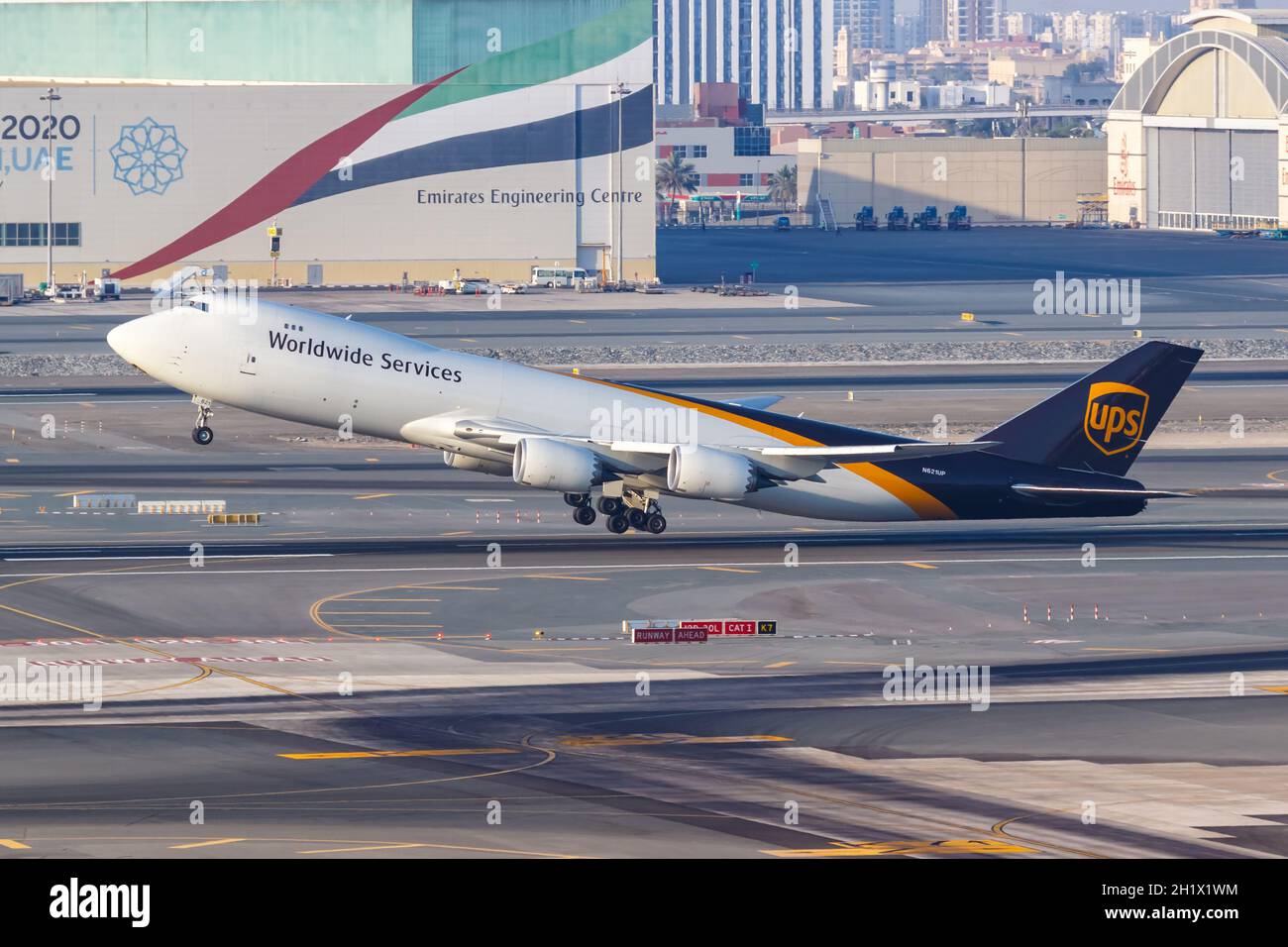 Dubai, Vereinigte Arabische Emirate - 27. Mai 2021: UPS United Parcel Service Boeing 747-8F Flugzeug am Flughafen Dubai (DXB) in den Vereinigten Arabischen Emiraten. Stockfoto