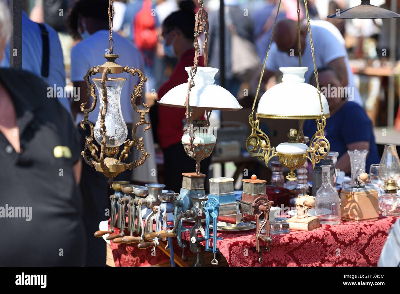 Großer Flohmarkt jeden Samstag beim Naschmarkt in Wien, Österreich, Europa - großer Flohmarkt jeden Samstag auf dem Naschmarkt in Wien, Österreich, EUR Stockfoto