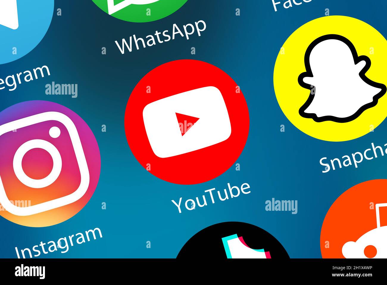 Stuttgart, 5. April 2021: YouTube You Tube Video Logo Icon Marketing im Internet in Stuttgart, Deutschland. Stockfoto