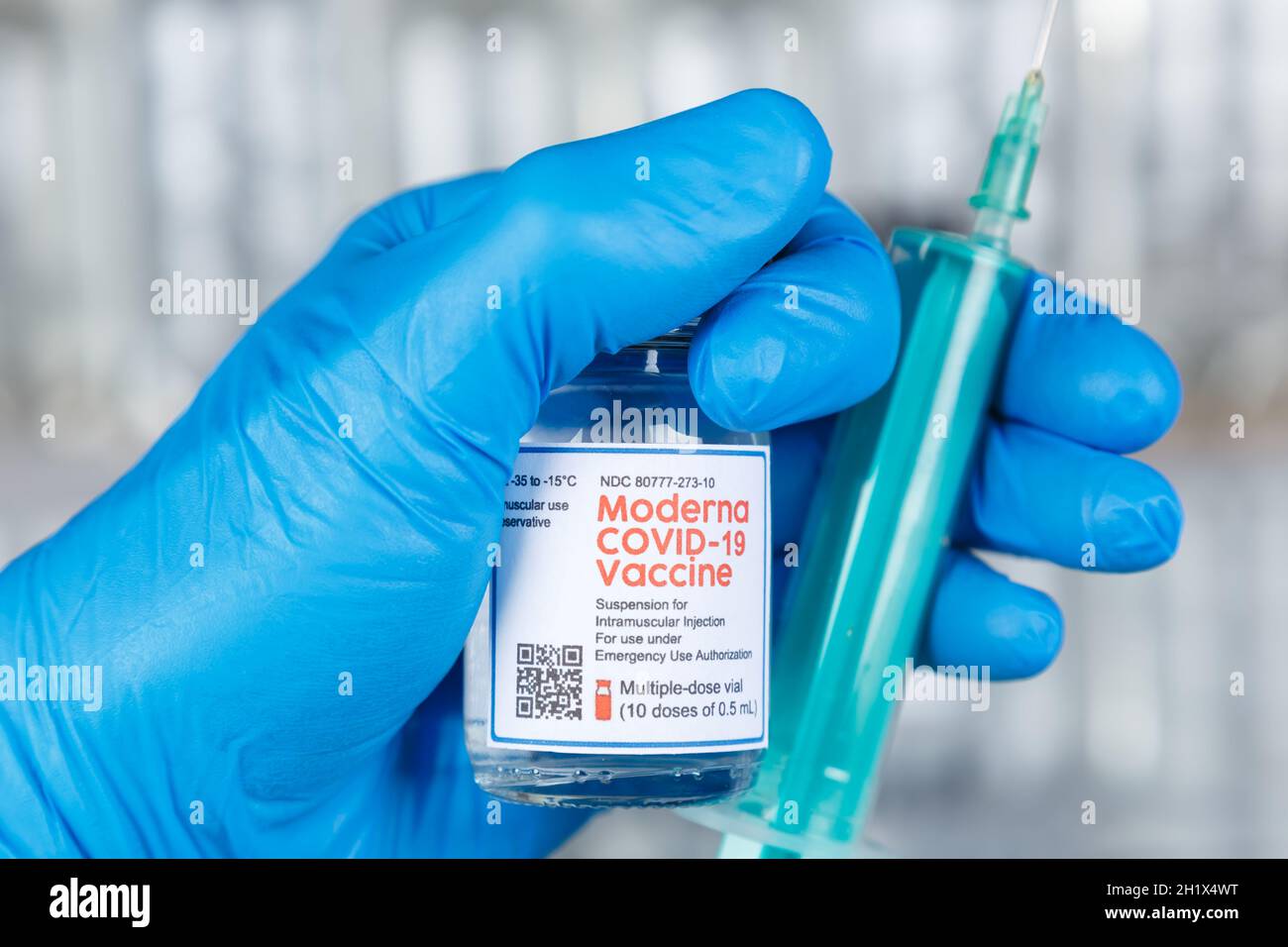 Stuttgart, 19. März 2021: Moderner Coronavirus-Impfstoff Corona Virus COVID-19 Covid-Spritzenimpfstoffe in Deutschland. Stockfoto