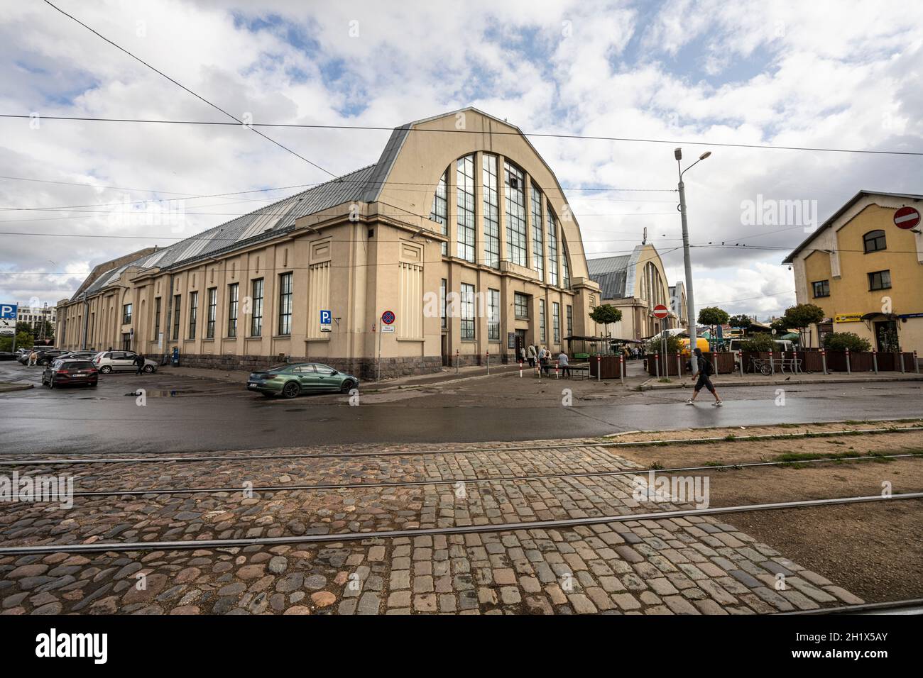 Riga, Lettland. August 2021. Außenansicht des zentralen Marktes im Stadtzentrum Stockfoto