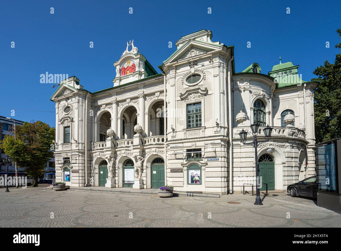 Riga, Lettland. August 2021. Außenansicht des Lettischen Nationaltheaters im Stadtzentrum Stockfoto