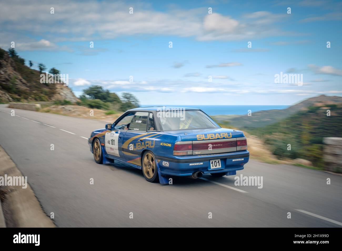 Occhiatana, Korsika, Frankreich - 7. Oktober 2020: Stephane Gigon und Sylvie Blanc treten in ihrem Subaru Legacy bei der Tour de Corse Historique 2021 an Stockfoto