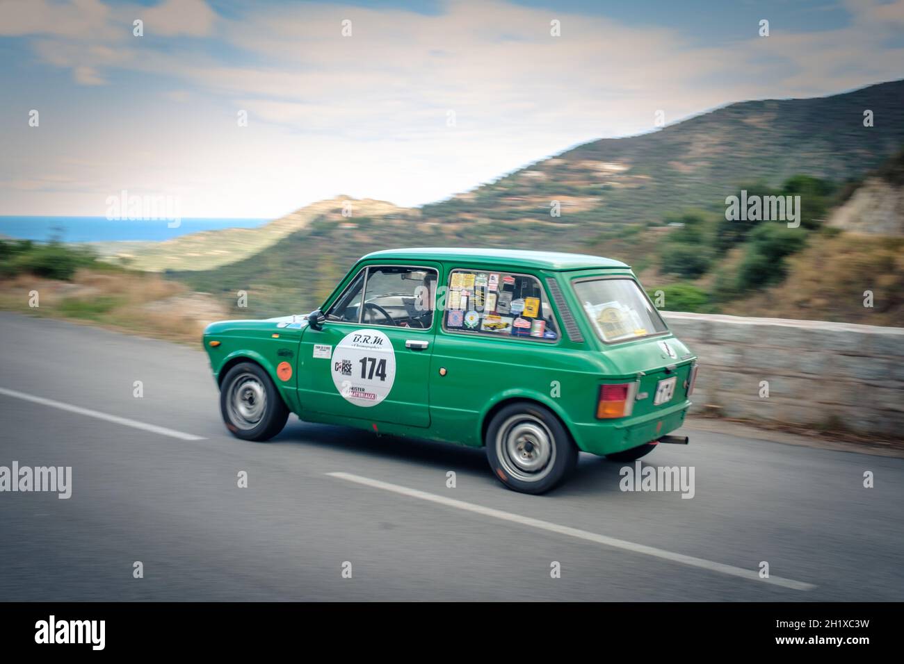Occhiatana, Korsika, Frankreich - 7. Oktober 2020: Joackim Finckenstein und Christina Finckenstein treten im 2021 T in ihrem Autobianchi A112 Abarth an Stockfoto