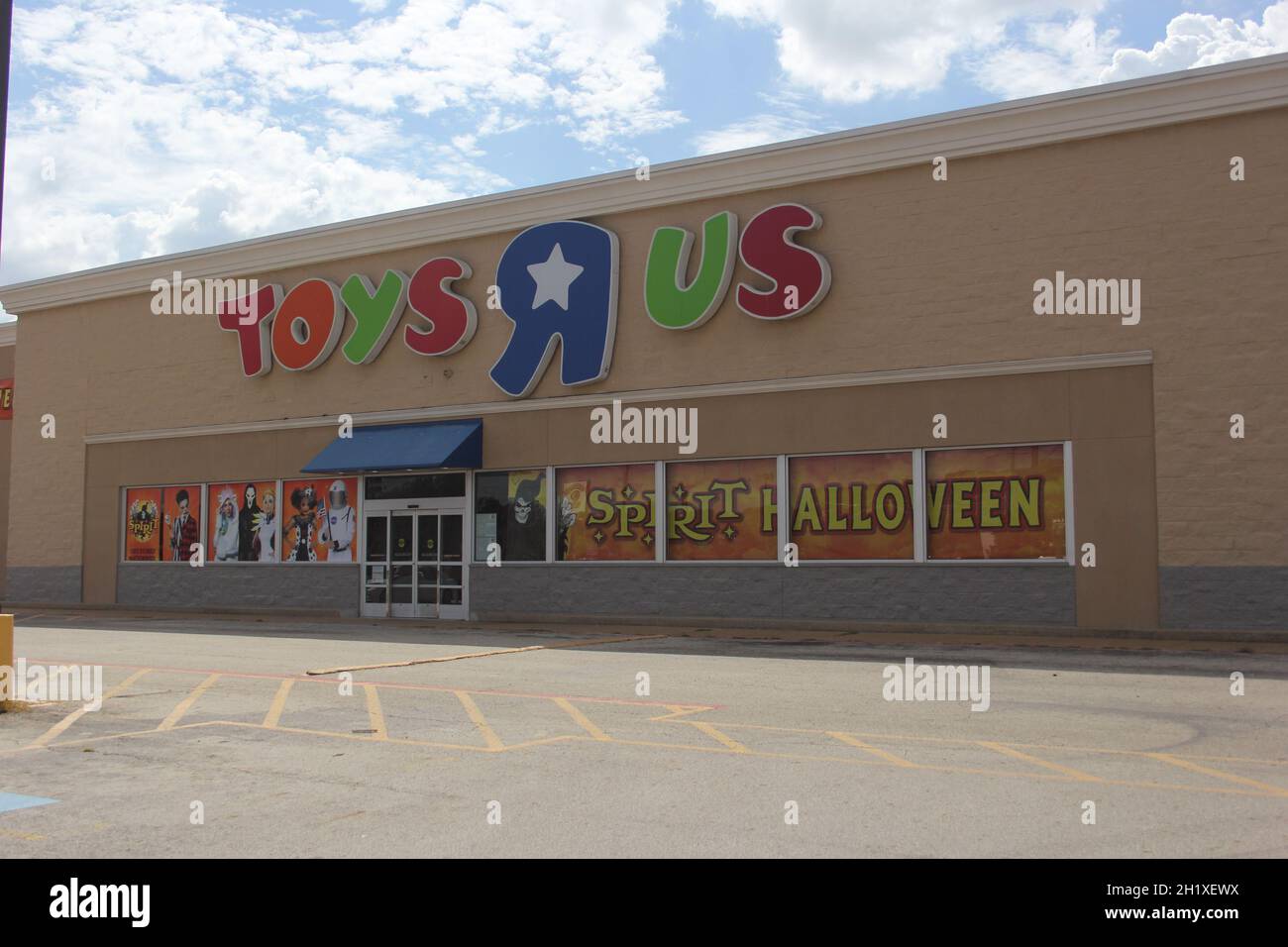 Tyler, TX - 13. September 2018: Out of Business Toys R US Store wird als Spirit Halloween Store genutzt, ein saisonales Geschäft, das sich auf Halloween dec spezialisiert hat Stockfoto