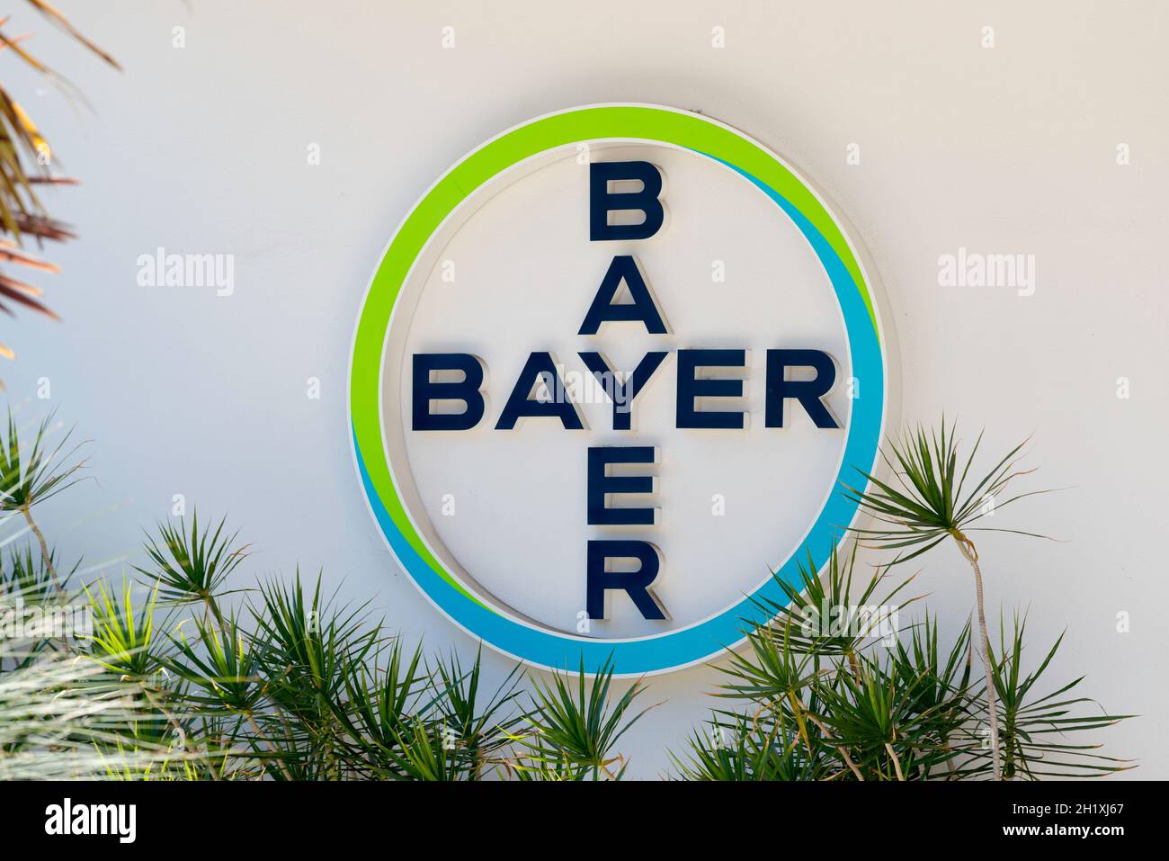 Schilder und das Logo auf der Außenseite des Hauptquartiers von Bayer Australien im Sydney Vorort Pymble, New South Wales, Australien Stockfoto