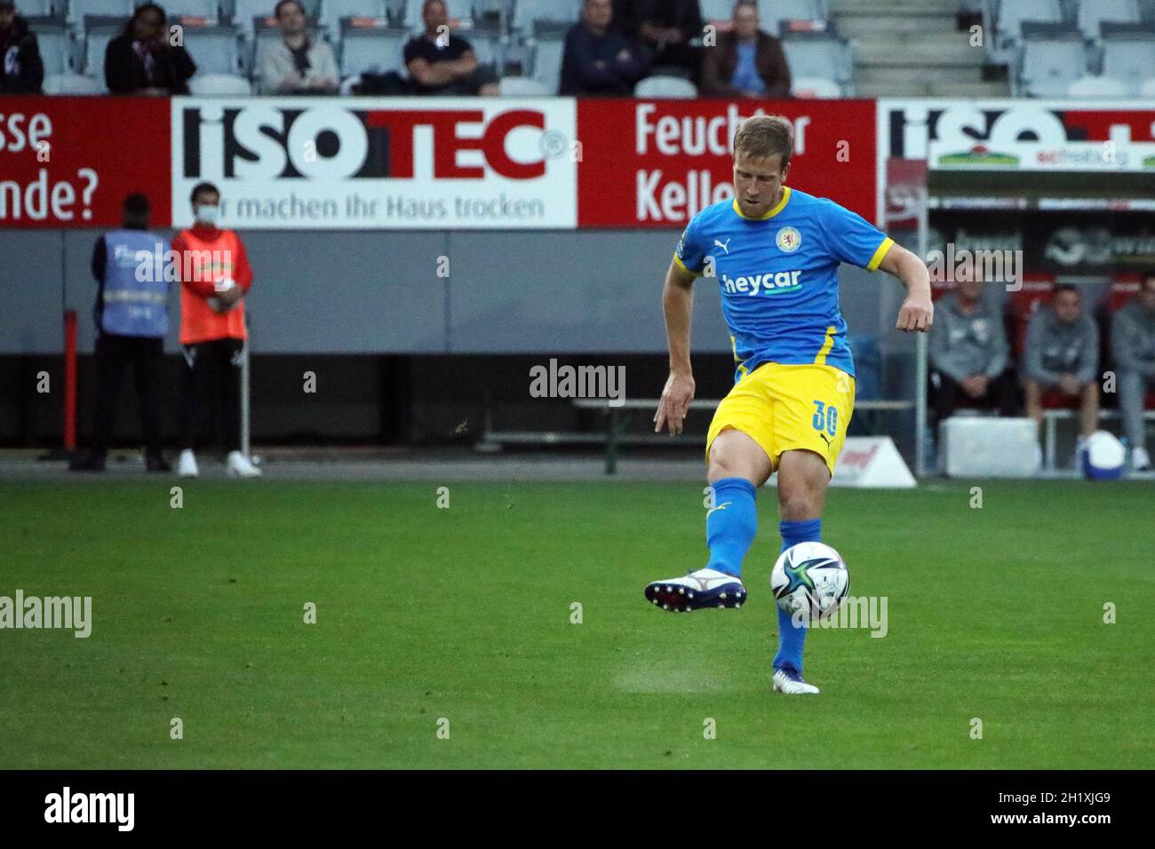 Brian Behrendt (Eintracht Braunschweig) im Spiel der 3. FBL: 21-22: 7. Spt. SC Freiburg II gegen Eintracht Braunschweig die DFL-VORSCHRIFTEN VERBIETEN ALLE USA Stockfoto