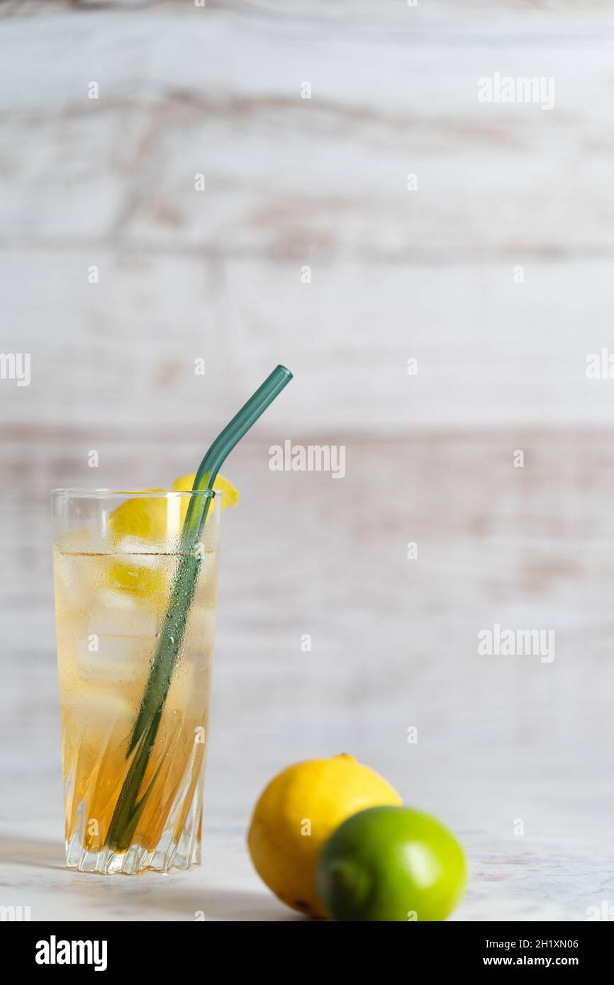 Capilé (traditionelles portugiesisches Getränk auf Sirup-Basis aus Maidenhair-Farn und Zucker) Stockfoto