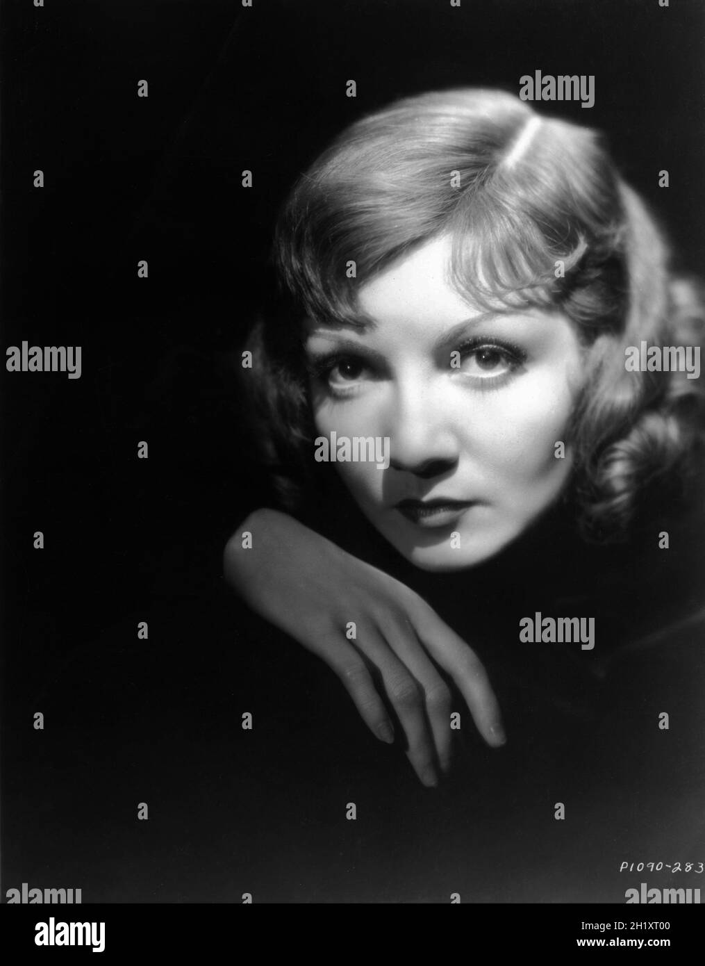 CLAUDETTE COLBERT 1932 Porträtwerbung für Paramount Picturs Stockfoto