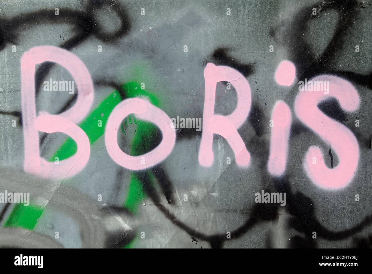 Graffiti mit dem Wort Boris in rosa Farbe. Stockfoto