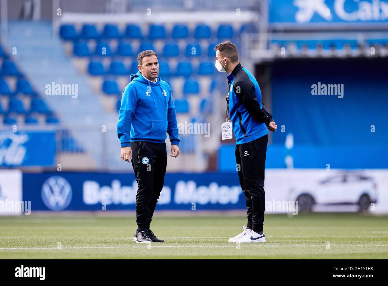 Vitoria, Spanien. Oktober 2021. Javier Calleja, Cheftrainer von Alaves vor dem Fußballspiel der spanischen Meisterschaft La Liga zwischen Deportivo Alaves und Real Betis Balompie am 18. Oktober 2021 in Mendizorrotza in Vitoria, Spanien - Foto: Ricardo Larreina/DPPI/LiveMedia Kredit: Unabhängige Fotoagentur/Alamy Live News Stockfoto