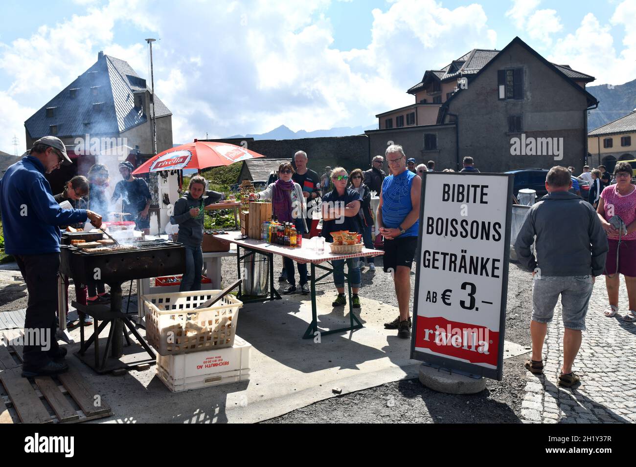 Essen zum Mitnehmen auf dem Gotthardpass oder St. Gotthardpass 2021 Stockfoto