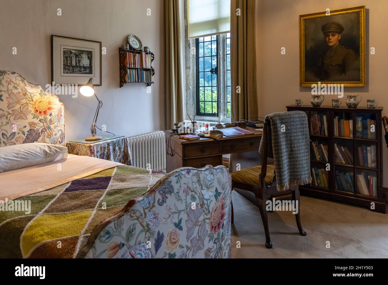 Schlafzimmer im Grays Court in Oxfordshire, einem im Domesday Book 1086 erwähnten Tudor-Landhaus, das früher das Zuhause der Familie Brunner war. Stockfoto