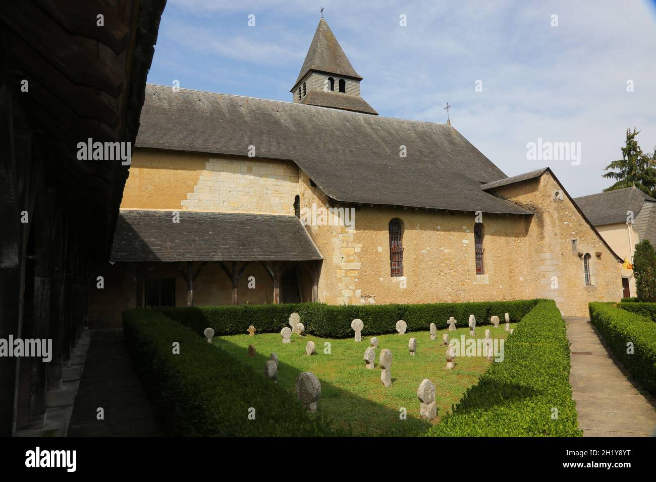 FRANKREICH PYRENEES ATLANTIQUES (64) LACOMMAND.LA COMMANDERIE ANCIEN HOPITAL HISTORISCHES DENKMAL DES 12. JAHRHUNDERTS, STRASSE COMPOSTELLE, EHEMALIGER FRIEDHOF, Stockfoto