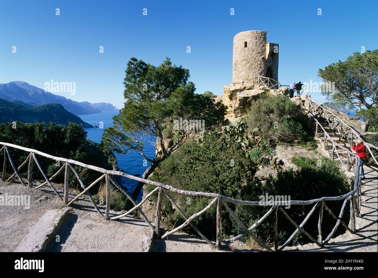 Torre del Verger Aussichtsturm und Nordküstenlandschaft, in der Nähe von Banyalbufar, Mallorca, Balearen, Spanien, Europa Stockfoto