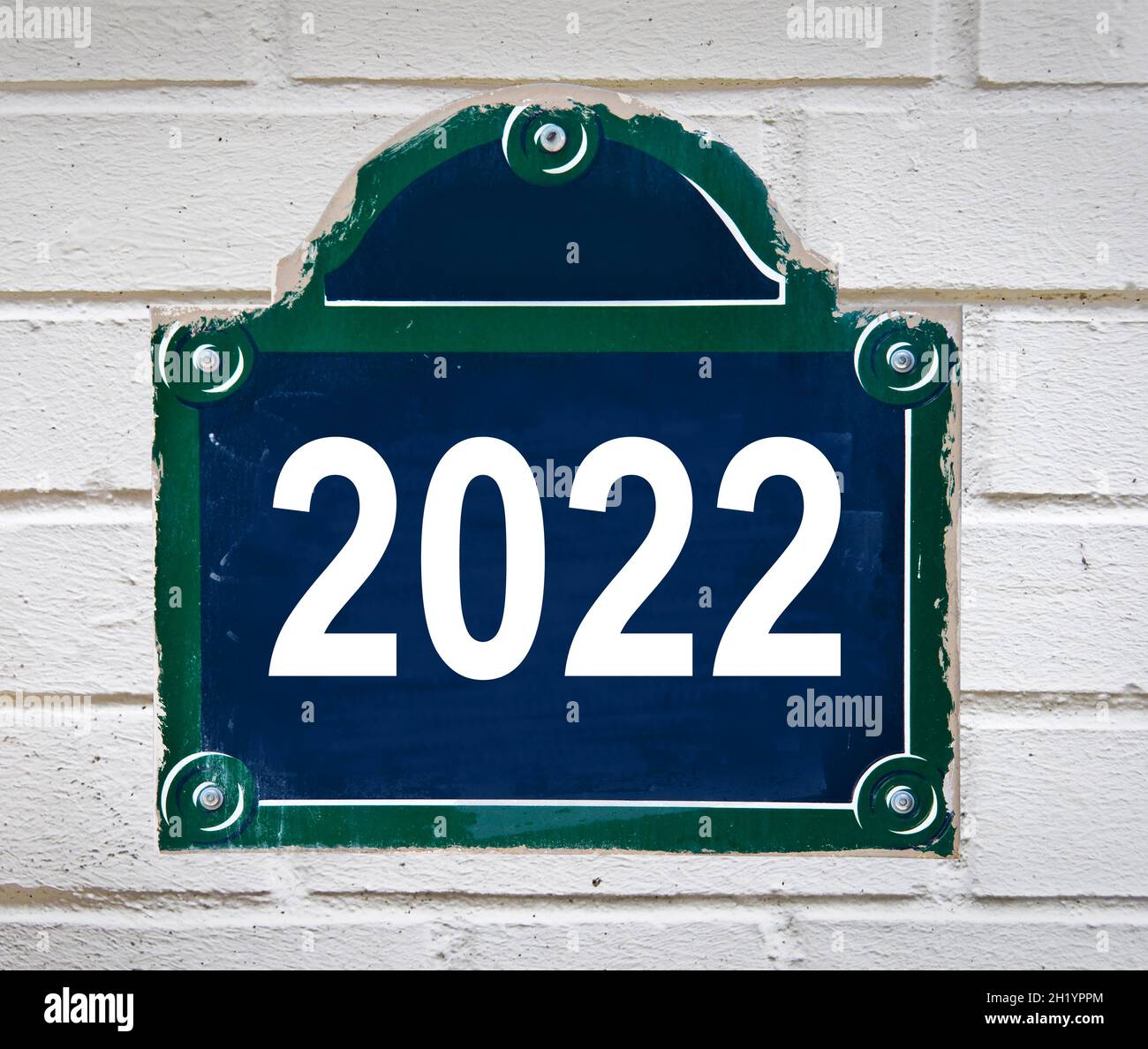 2022 auf Pariser Straßenschild geschrieben, Jahreskarte Stockfoto
