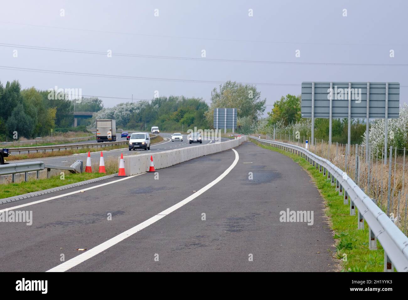 Unbrauchbare Kreuzung auf der Autobahn M49 in der Nähe von Avonmouth Bristol. Kreuzung ohne Zufahrtsstraße abgeschlossen. Stockfoto