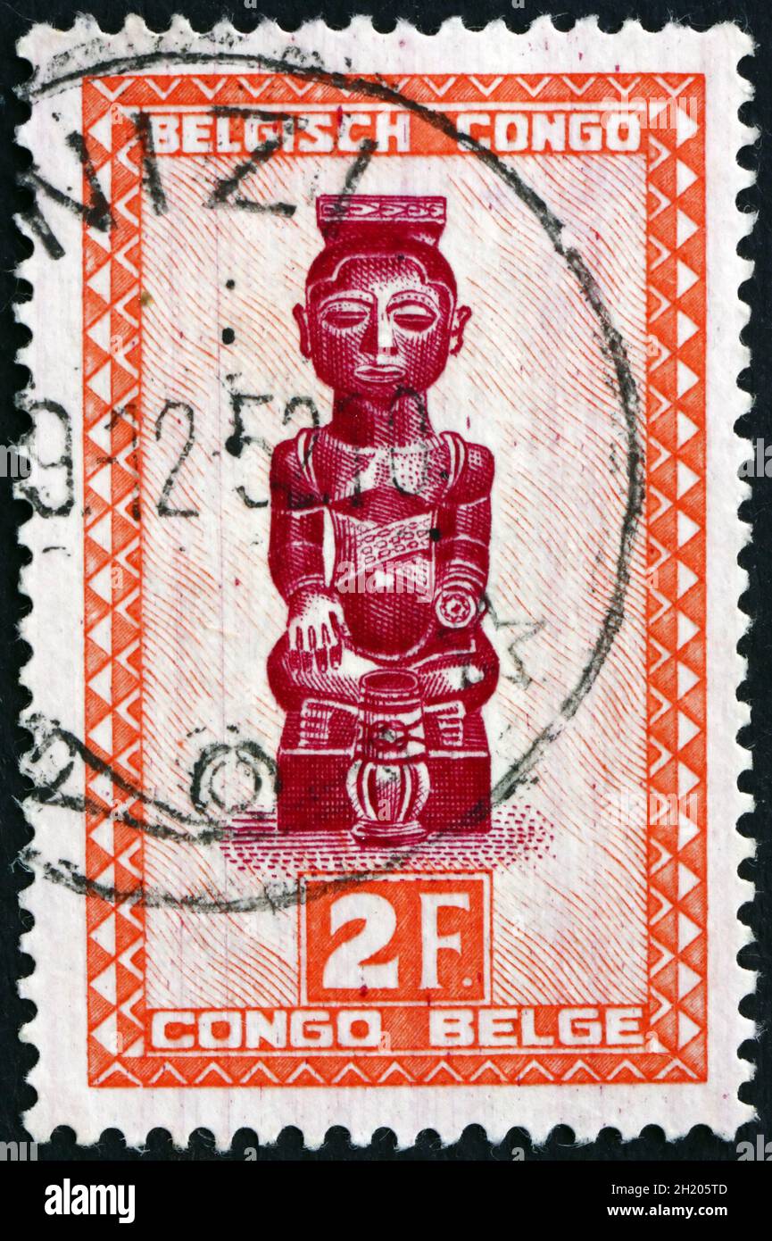 BELGISCHER KONGO - UM 1948: Eine in Belgisch-Kongo gedruckte Marke zeigt Ndoha, Figur des Stammeskönigs, Baluba-Stamm, um 1948 Stockfoto