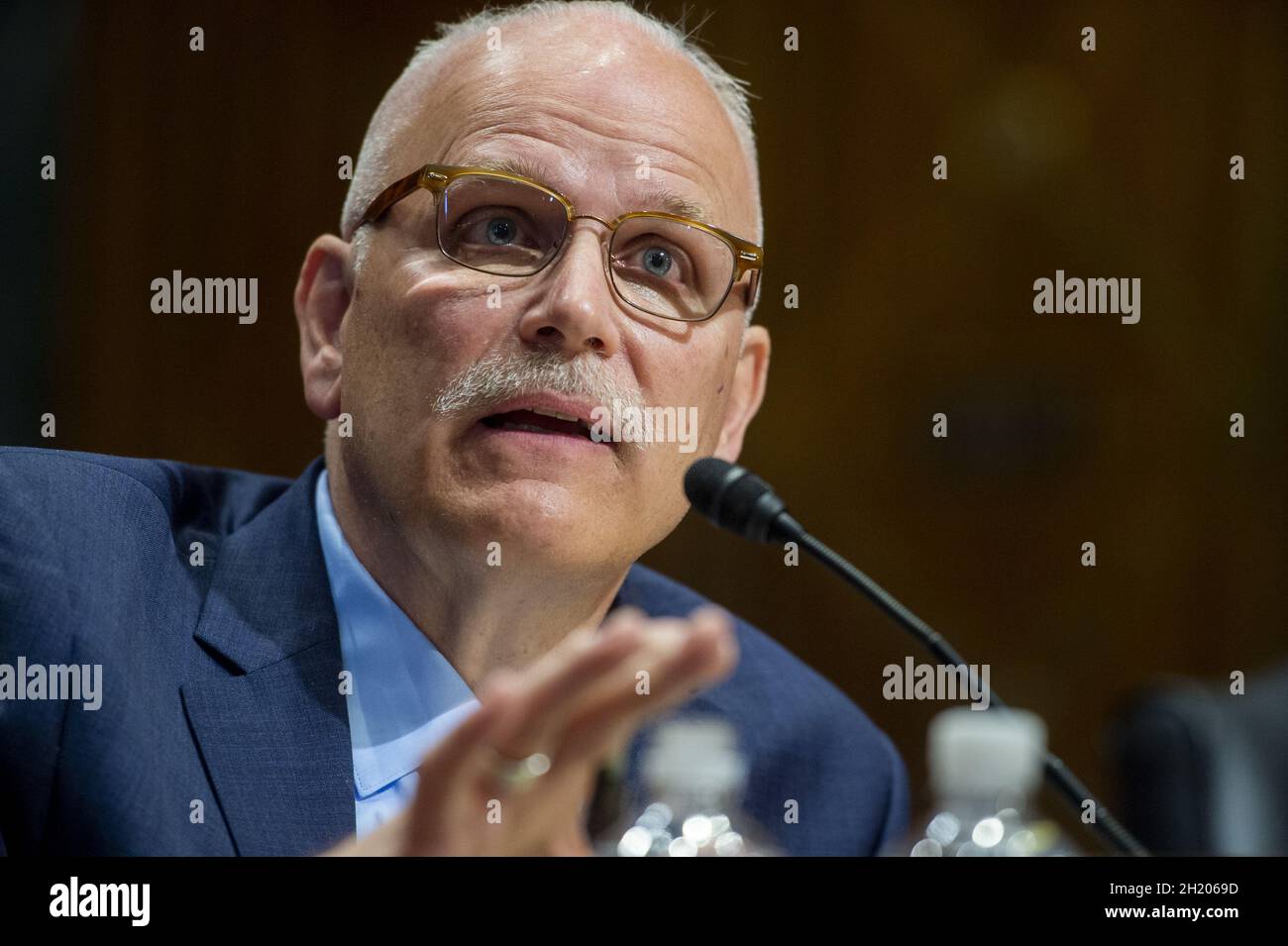 Washington, Usa. Oktober 2021. Chris Magnus erscheint vor einer Anhörung des US-amerikanischen Senatsausschusses für Finanzen, um seine Ernennung zum nächsten US-Zoll- und grenzschutzbeauftragten im Dirksen Senate Office Building auf dem Capitol Hill in Washington, DC, am Dienstag, dem 19. Oktober 2021 zu prüfen. Poolfoto von Rod Lampey/UPI Credit: UPI/Alamy Live News Stockfoto