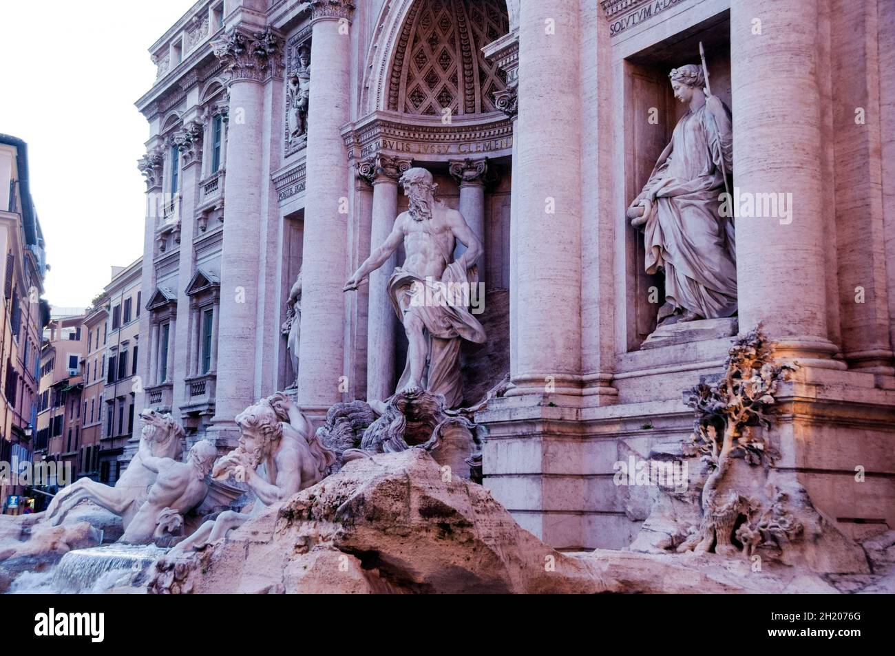 Oceanus, Seepferde und Tritone am Trevi-Brunnen in Rom, Italien. Stockfoto