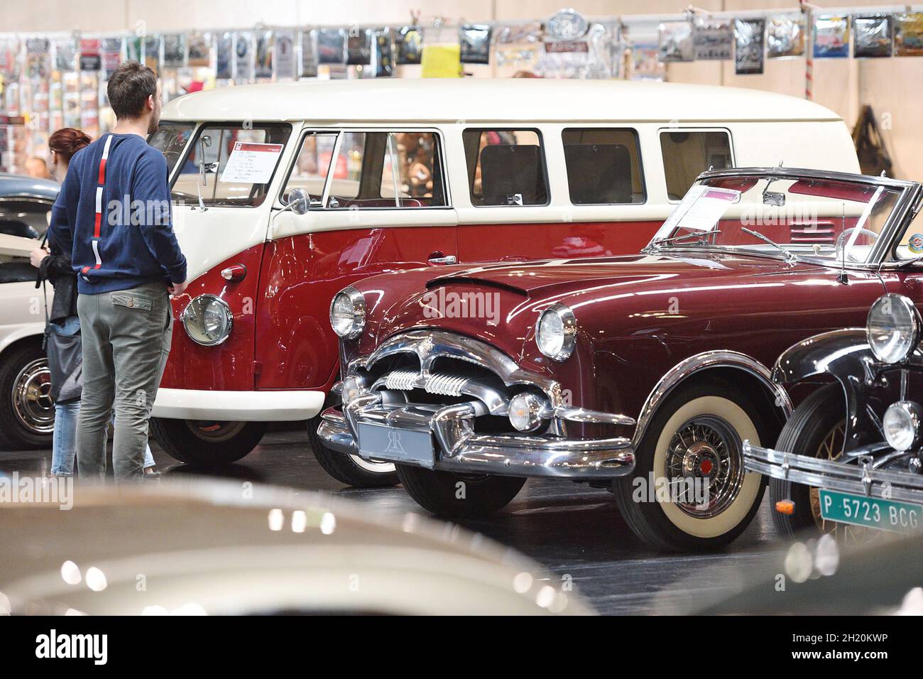 Oldtimer bei einer Ausstellung in Salzurg (Österreich) - die „Classic Expo Salzburg“ ist eine große Ausstellung und Messe für Oldtimer in Salzburg (ÖS Stockfoto